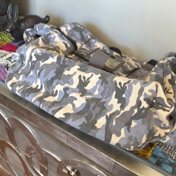 L.L.Bean Gray Messenger Travel Bag with Camouflage Design - Picture 10 of 14